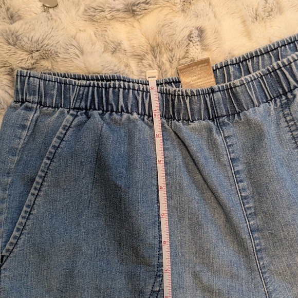 Women's Vintage White Stag Crop Denim Pants - Picture 2 of 12